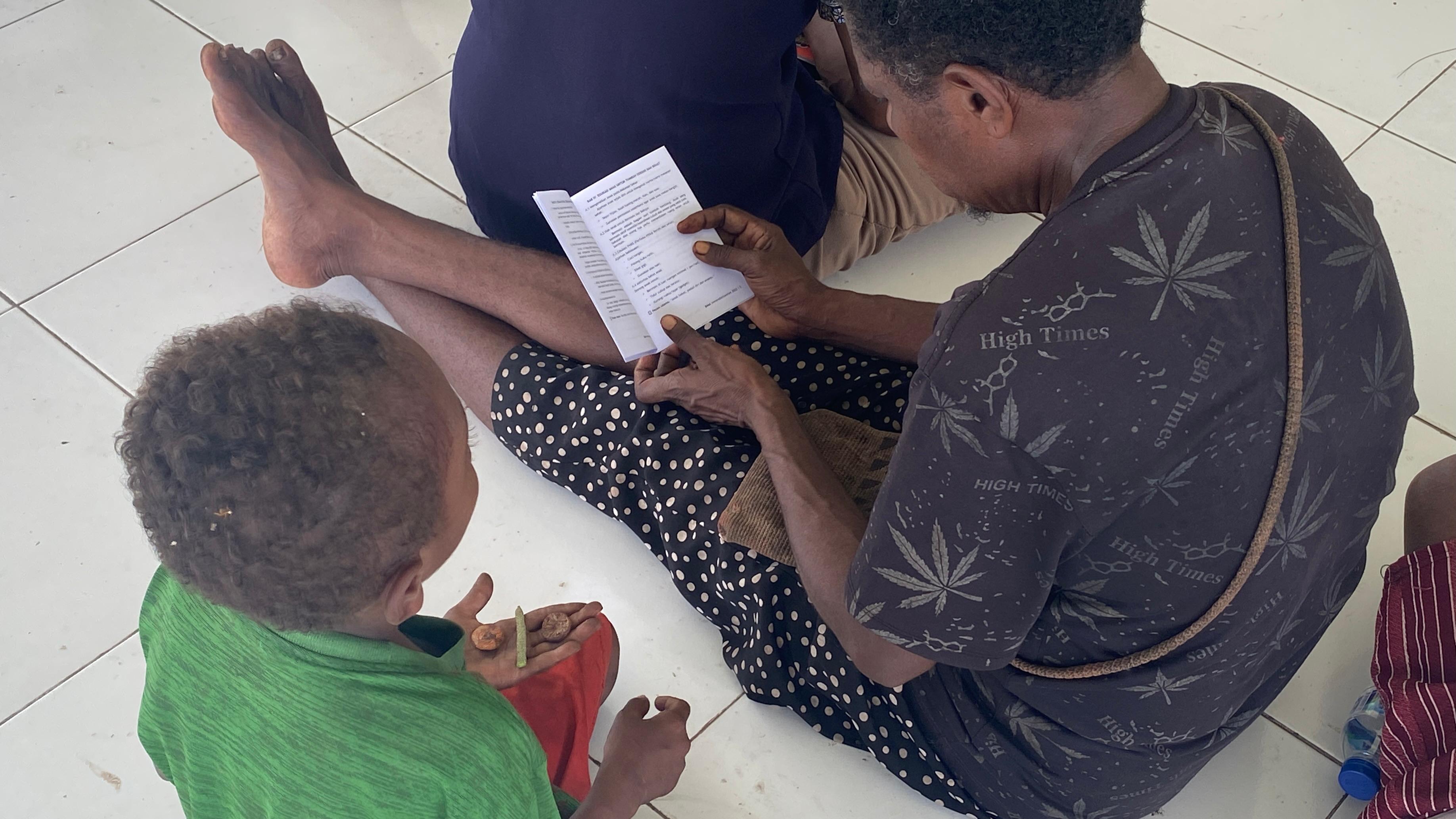 Pelaksanaan Sosialisasi dan Pelatihan kepada Masyarakat kampung Kweel 